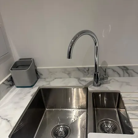 Luxury One Bedroom *